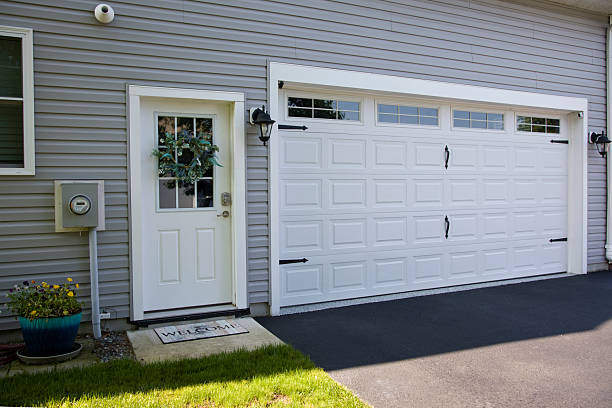 24/7 Emergency Garage Door Panel Replacement experts in Cooke County County, TX